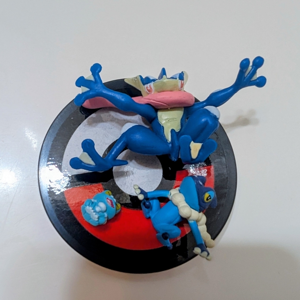 Pokemon Rittai Zukan Mini Figure No.106 Froakie Frogadier Greninja Set